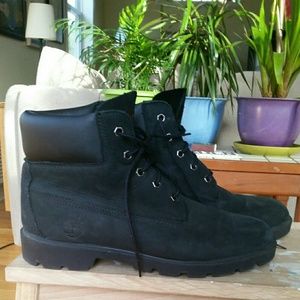 Womens classic Black Timberlands