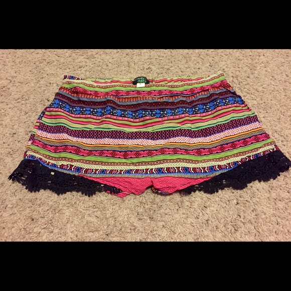 🛑SOLD🛑 Tribal & Lace Flowy Shorts