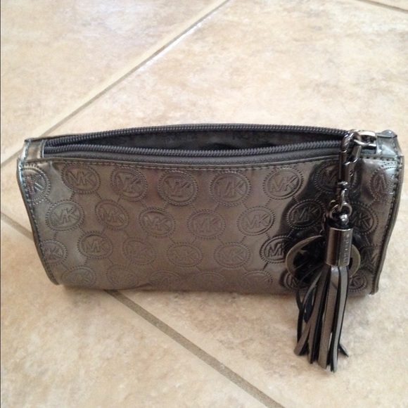 MICHAEL Michael Kors Handbags - Sold IN BUNDLE FOR JULIE with wallet