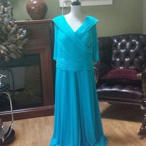 JJSHOUSE FLOWING VIBRANT GOWN|