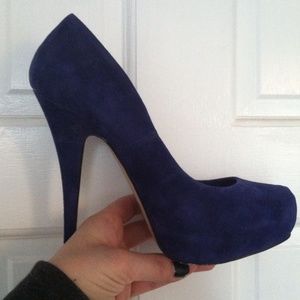 Blue suede Aldo platform pumps size 40 (US 10)