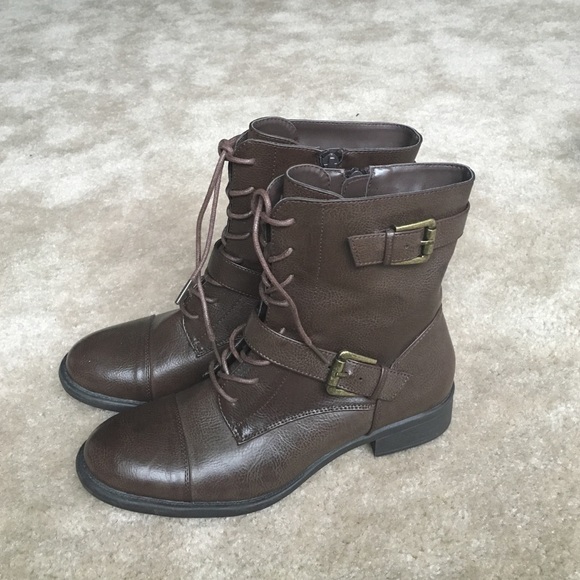 *SOLD* NWOT combat boots! - Picture 2 of 4