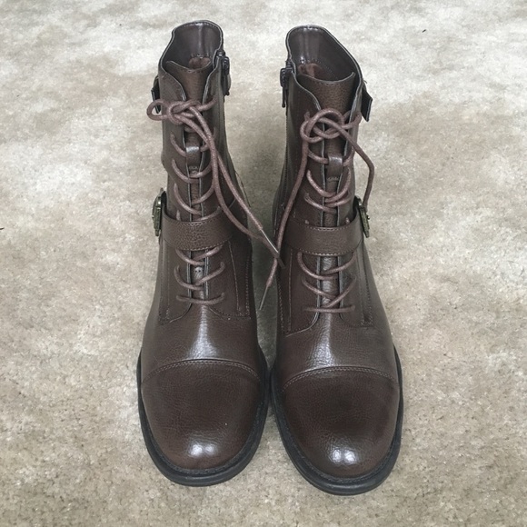*SOLD* NWOT combat boots! - Picture 3 of 4