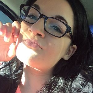 Meet your Posher, Alyson