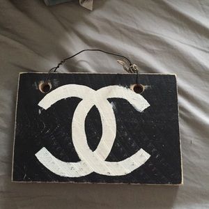 Brandy Melville sign