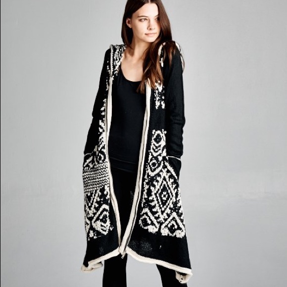 ✨SOLD☀️Black Hooded Tribal Cape #bnwt