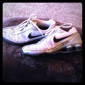 Women's Nike tennis shoes