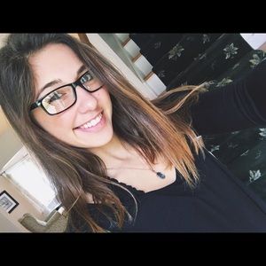 Meet your Posher, Lyssa