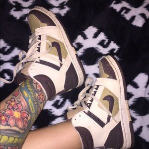 Nike Dunks size 4y - great condition.