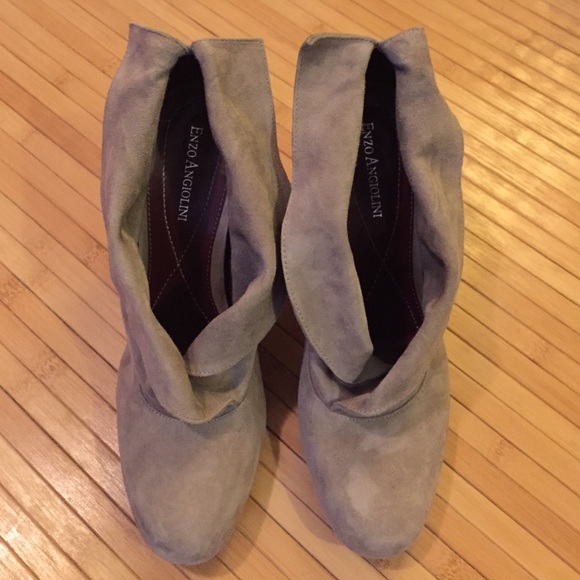 Bandolino suede ankle boots. Brand new. Size 8