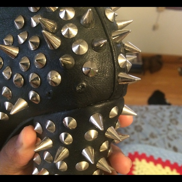 Heels - Picture 3 of 4