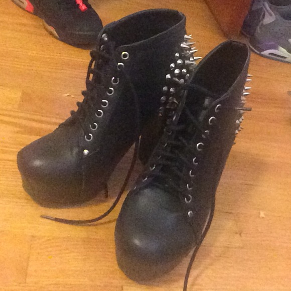 Heels - Picture 4 of 4