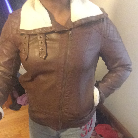 Coat or jacket - Picture 2 of 3