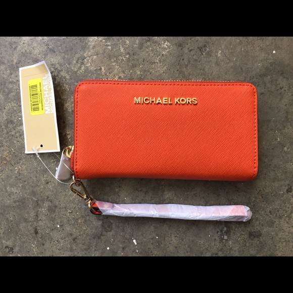 Michael Kors Zip Wallet