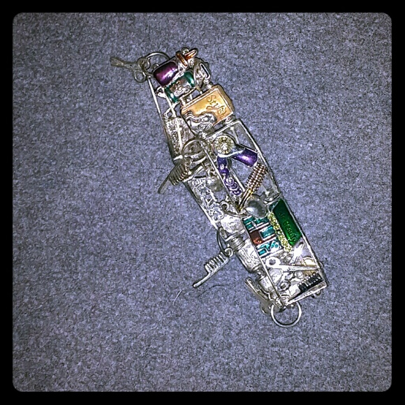 Stylists charm stretch bracelet