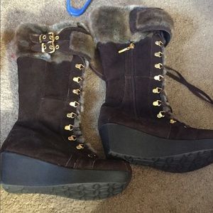 Fashion winter boots with cute wedge!