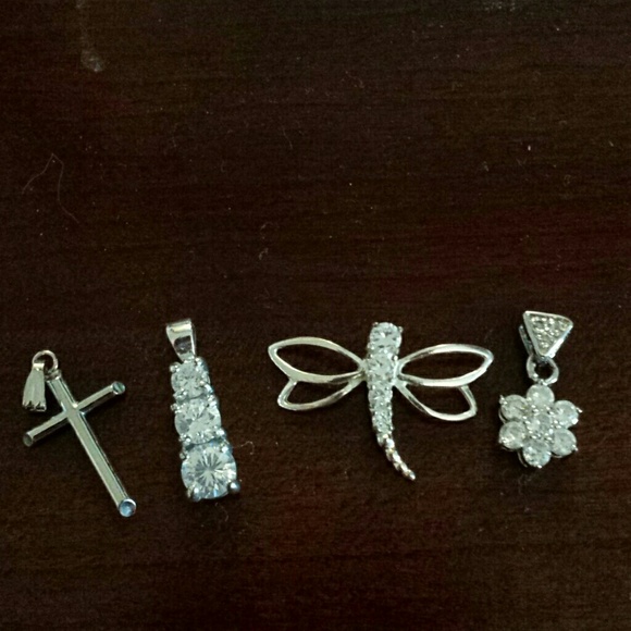 Bundle of neklace w/o the chains!