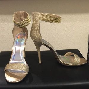 Heart In D Glitter Heels