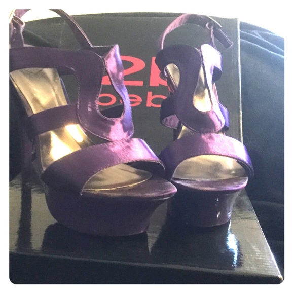 2b bebe Heels size 8. Purple Style: Roxy