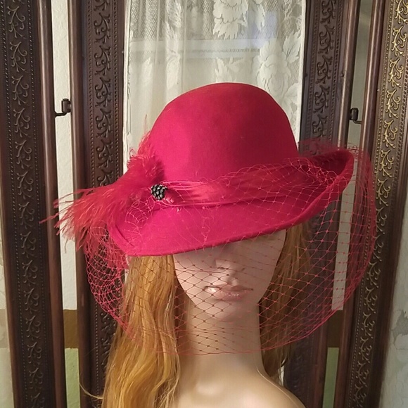 Michael Howard 100% wool red hat