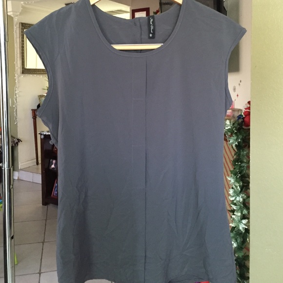 Gray top