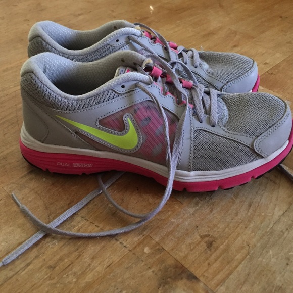 Nike Dual Fusion Shoes in 6.5