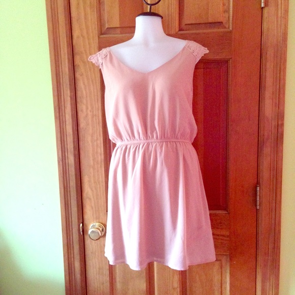Laced beige XXI dress