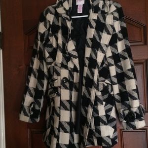Candies black and white coat .