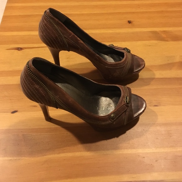 Shoes - Picture 2 of 3