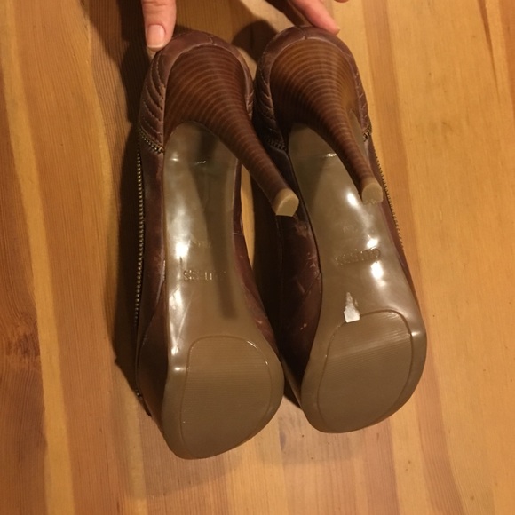 Shoes - Picture 3 of 3