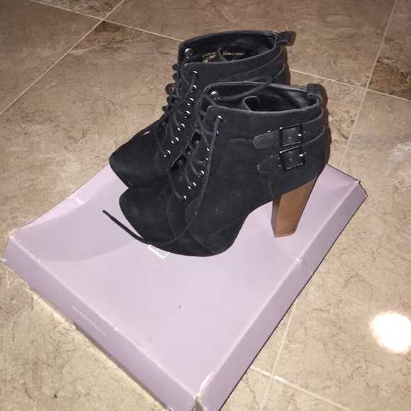 Gorgeous ankle boots!