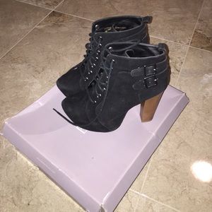 Gorgeous ankle boots!