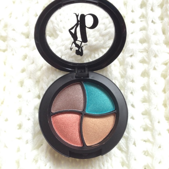 🦄HOST PICK🦄Bombshell Eyeshadow Quad - Bora Bora