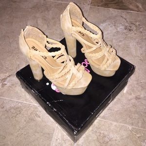 Cute, worn twice Go Jane heels!