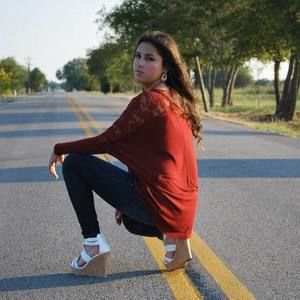 Meet your Posher, Danielle