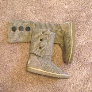 Tan Uggs size 6