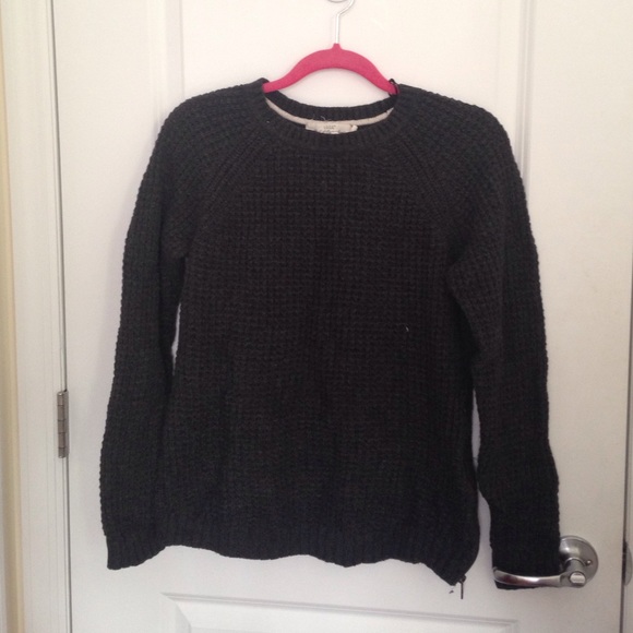 H&M pullover crew neck sweater with side zipper