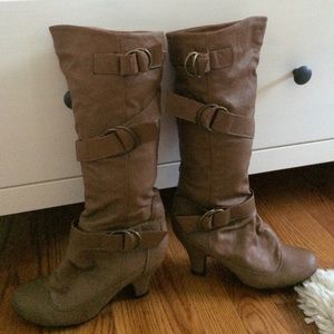 Light brown boots with short heel