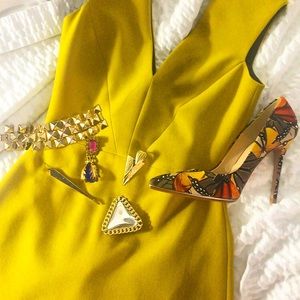 Gorgeous Zara V-neck shift dress