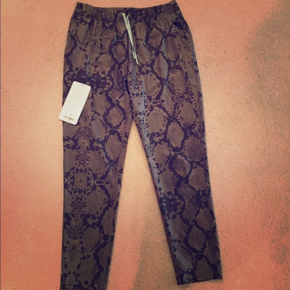 Lululemon snake skin jet crop pant!