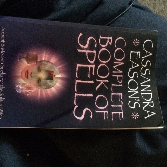 cassandra eason's complete book of spells BOOK - Picture 2 of 2