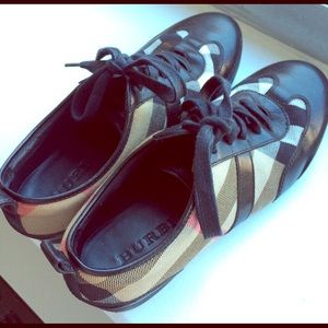 SOLD! ❌ Burberry leather shoes size 35