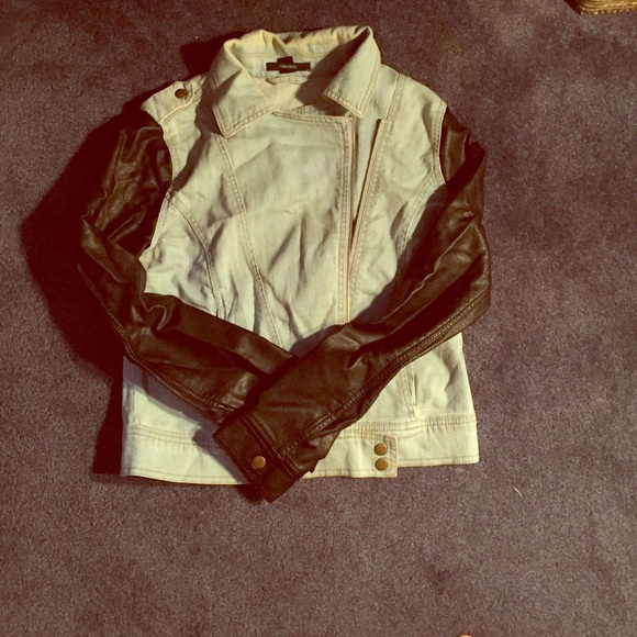 Jean jacket - Picture 1 of 2