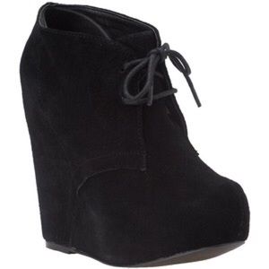 ❗️💵DROP❗️Black wedge suede Steve Madden booties