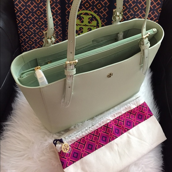 🚫SOLD🚫Tory Burch York Small Buckle Tote -NWT - Picture 2 of 4