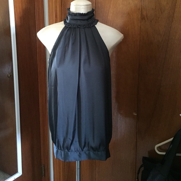 Sleeveless ruffled neck blouse