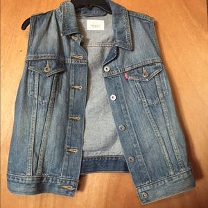 AUTHENTIC LEVI TRUCKER DENIM VEST 💁🏼💋