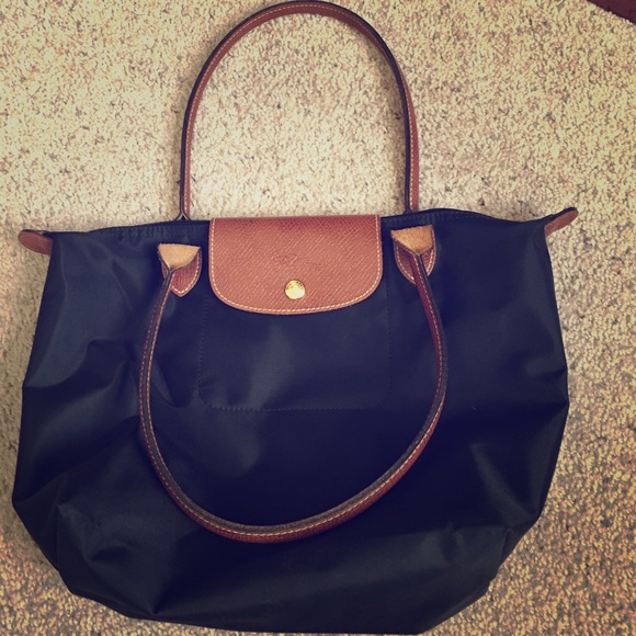 Small longchamp black purse