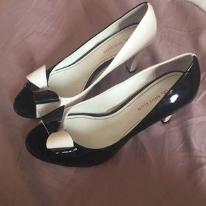 Black & white bow heels