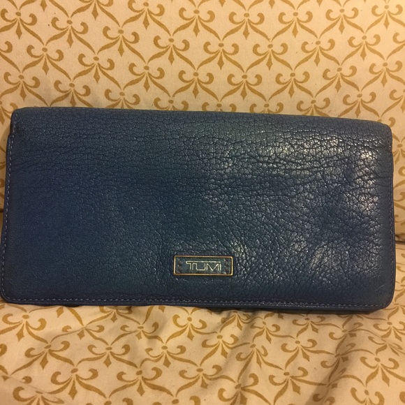 Tumi textured leather continental clutch wallet